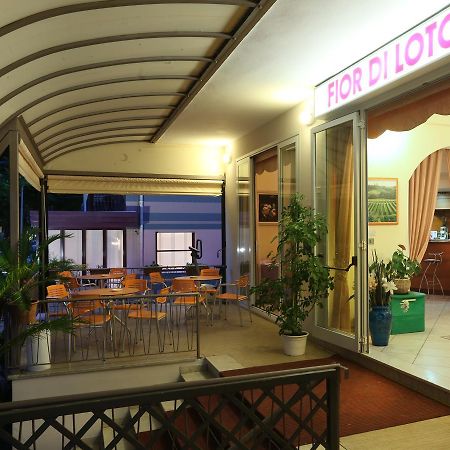 Fior Di Loto - Rimini Hotel ภายนอก รูปภาพ